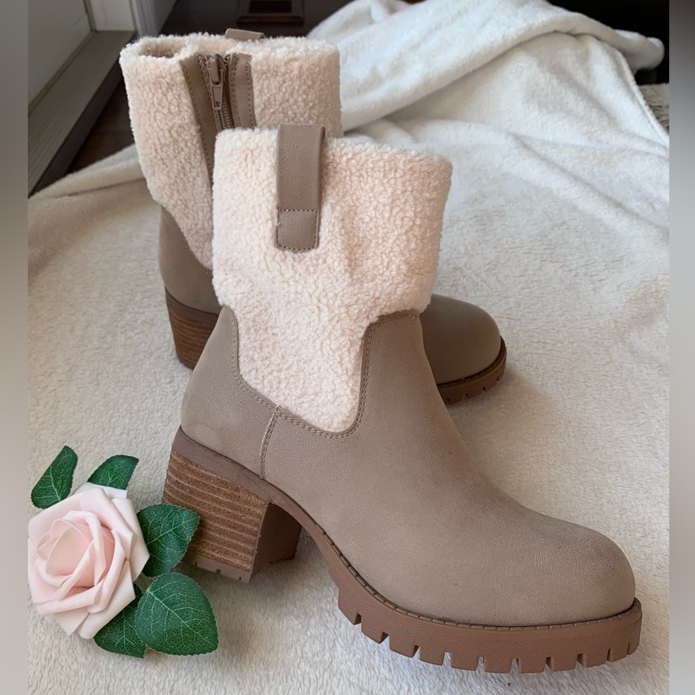 NWOT Mia Jakob Stone Suede Shearling Boots